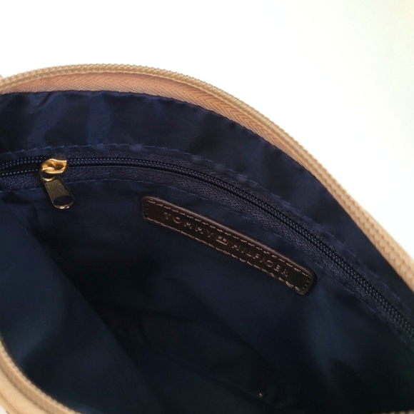 🎀Tommy Hilfiger Fabric Wristlet - Picture 3 of 3